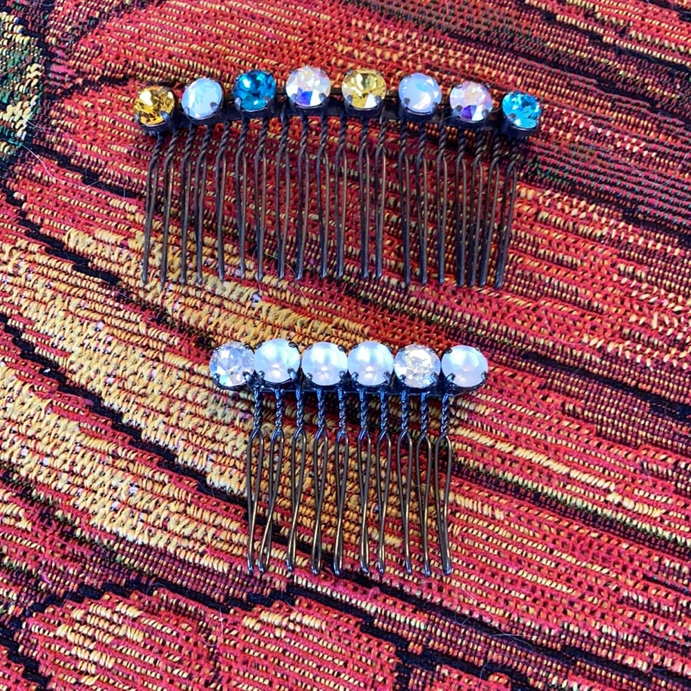Crystal hair barrette set.